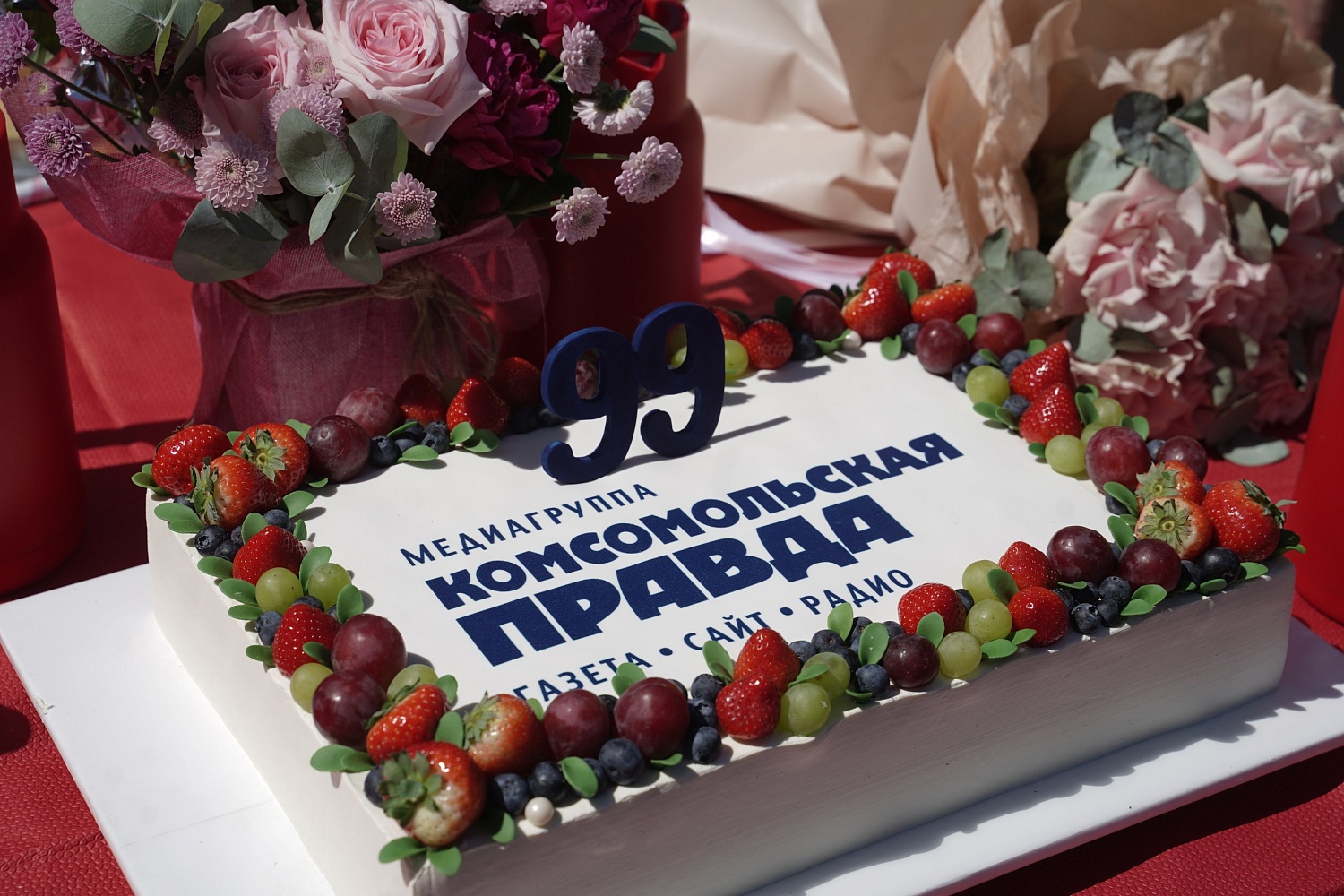 Посадили 99 роз на набережной Волги!